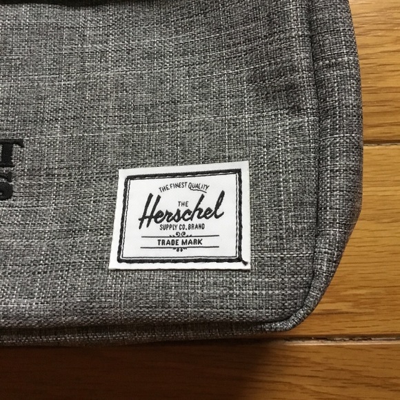 Herschel Draft Kings Raven Crosshatch Travel Bag - Picture 3 of 12